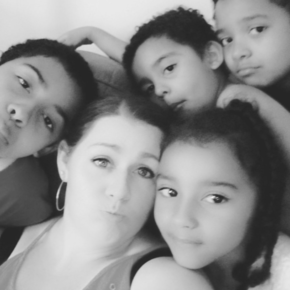 Meet your Posher, Stephanie - Picture 4 of 4